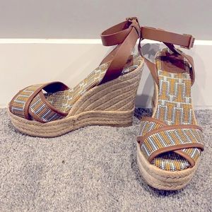 Tory Burch espadrilles wedges  in brown with T print in yellow